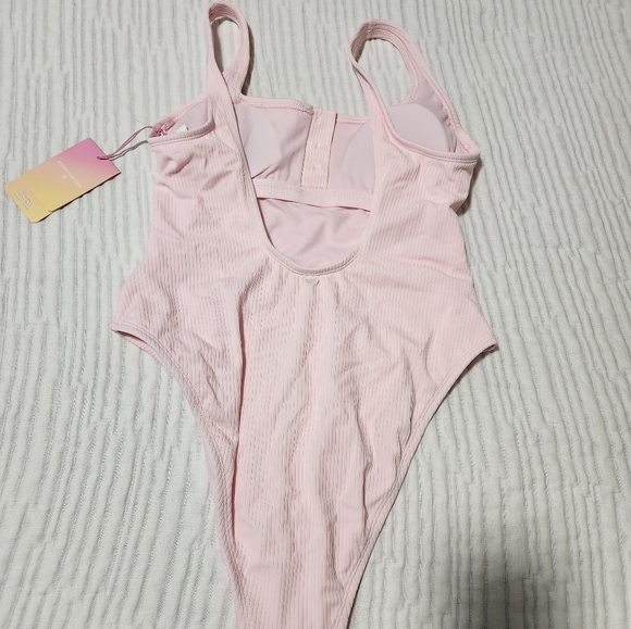 Swimsuit - Picture 4 of 4